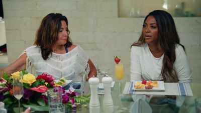 - Some potato salad?
- For breakfast, no. - The Real Housewives Ultimate Girls Trip