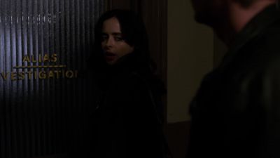 -Somebody break in?
-Your third mark, Gregory Sallinger. - Marvel's Jessica Jones