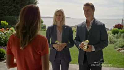 Somebody broke into
David's home and office - Gourmet Detective: Eat, Drink and Be Buried