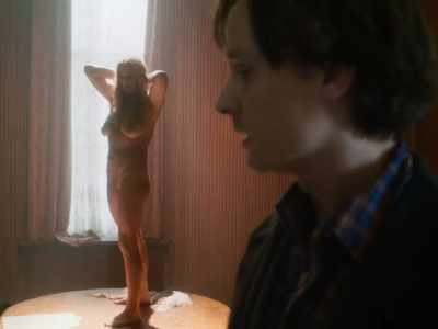 - Somebody get her something!
- I'll get it out... - Fabian: Going to the Dogs
