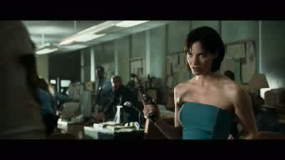 Somebody get this ugIy bitch off of me - Resident Evil: Apocalypse