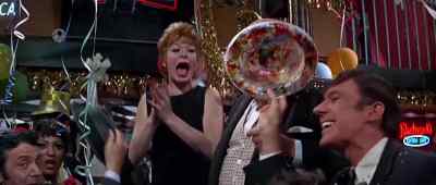 ♪ Somebody loves me ♪ - Sweet Charity