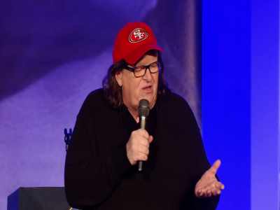 - Somebody stops that racket.
- Worth! - Michael Moore in TrumpLand