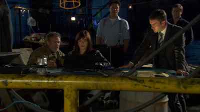 - "Somebody is watching. "
- I told you, it knows. Turn it off. - Torchwood