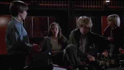 - Someone is coming.
- All right. Slow him down. - Six Pack