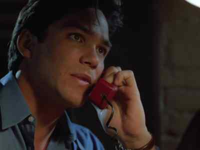 Someone else is using the globe. - Lois & Clark: The New Adventures of Superman