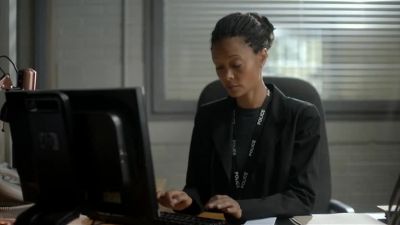 Someone to see you, ma'am. - Line of Duty