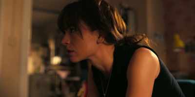 ♪ Someone is waiting... ♪ - Girlboss