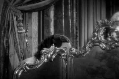 Someone is walking
in the garden. - Jewel Robbery
