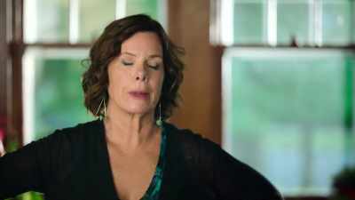 -Someone's coming.
-[kate] what? Who? - Daughter of the Bride