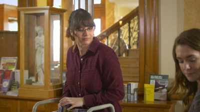 - Someone's happy.
- No, just reading a book. - Christmas at the Chateau