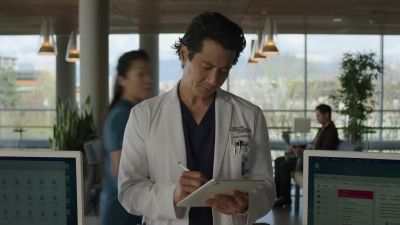 Someone's phone's ringing. - The Good Doctor