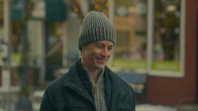 Something about going
last-minute shopping. - Christmas at the Holly Hotel