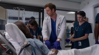 Something broke loose. She's rebleeding. - Chicago Fire