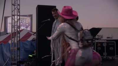 Something else, (women gasping) - Barbie & Kendra Crash Joe Bob's Drive-In Jamboree!
