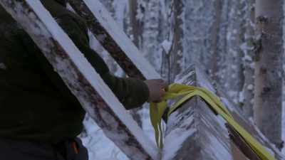 Something like this lets
loose and that comes back, - Life Below Zero: Next Generation