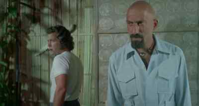 - Something's fishy. - Beyond Atlantis