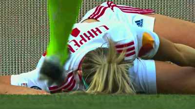 Something's happened
seriously, I think, to her knee. - Matildas: The World at Our Feet
