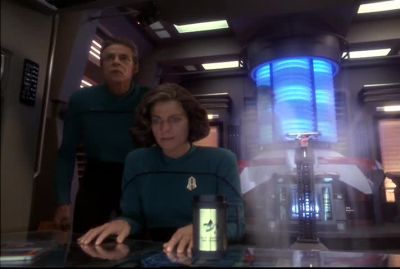 Something's happening. - Star Trek: Deep Space Nine