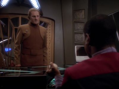 Something's wrong. - Star Trek: Deep Space Nine