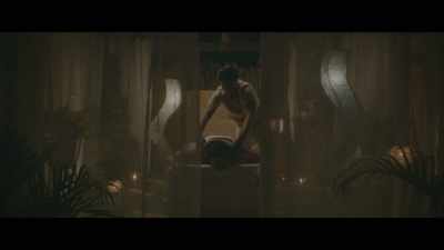 Sometimes she checks in solo, - X-Deal 2