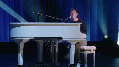 Sometimes I like to emulate,
like, a jazz pianist, - Tig Notaro: Hello Again