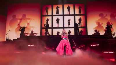  ♪ Sometimes I never know ♪ - Carrie Underwood: Reflection