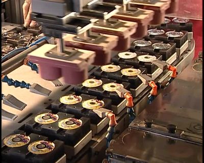SOMETIMES THEY CUSTOMIZE
THE FACE OF THE LOCK. - How It's Made