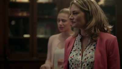 -Son, it's complicated.
-She didn't force me
to do anything, - Riverdale