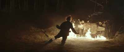 - Son of a bitch!
- Antonio, stay down! - Freaks Out