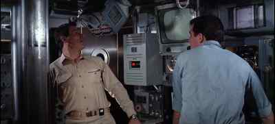 - Sonar?
- Still contact to starboard, clear ahead. - Ice Station Zebra