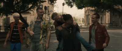 - Sono nato per farvi da testimone!
- E' fatta! - Oh! - Here Now