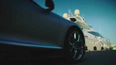 Soon, Giovanni arrived
at the boat with my car. - The Grand Tour