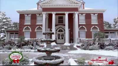 (soothing music) - Christmas at Graceland: Home for the Holidays