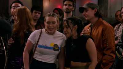 - Sophia, I need to tell you something.
- Me first. - How I Met Your Father