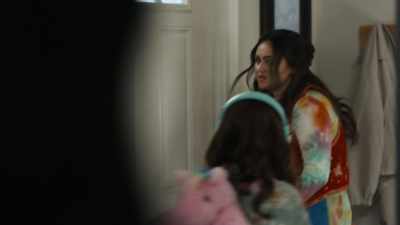 Sophie. I'm sorry. We just have to go. Bye. - Naomi