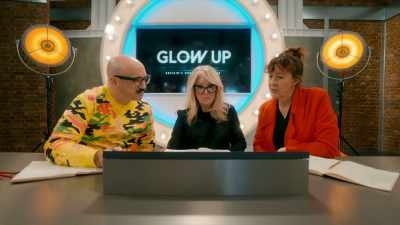 [Sophie] Ugh! That's disgusting. [laughs] - Glow Up: Britain's Next Make-Up Star