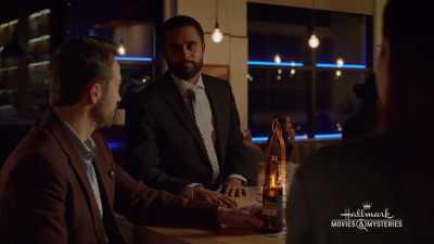 Sorry to bother you.
I need a drink. - Cut, Color, Murder