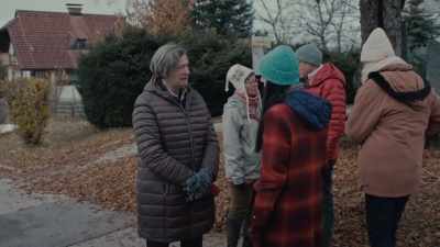 - Sorry to bother you.
- Not at all. What is it? - Without a Trace