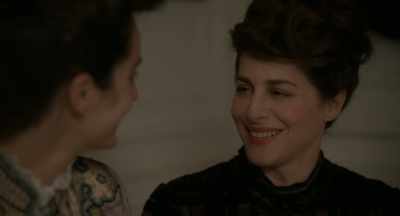 - Sorry for bothering me so late.
- Has something happened? - Curiosa