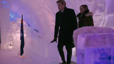 - Sorry.
- (chuckling) - A Royal Christmas Crush