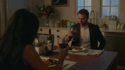Sorry darling, I've got to make
a quick call, ok? - Harry & Meghan: Becoming Royal