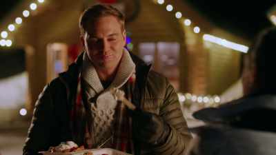 - Sorry, do you have a napkin?
- I don't need one. - A Sprinkle of Christmas
