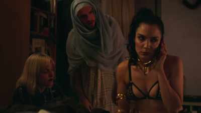 Sorry, excuse me.
Do you mind
if I just get my coat? - High Maintenance