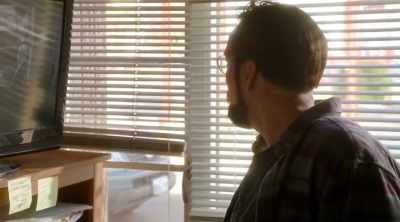 - Sorry, I got a customer.
- Yeah, - Looking Glass
