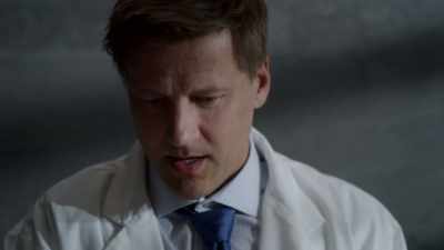 - Sorry, I... meet
so many people. Huh. - Cradle of Deception