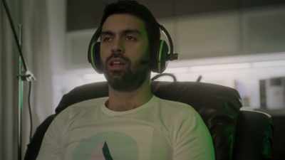 Sorry, I'm finding it quite hard
to concentrate with this guy er... - Dead Pixels