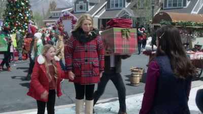 Sorry I'm late, but I have
a really great reason. - Haul Out the Holly: Lit Up