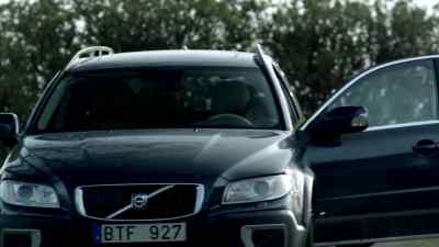 - Sorry I'm so late.
- It's fine. I'm glad you could make it. - Wallander
