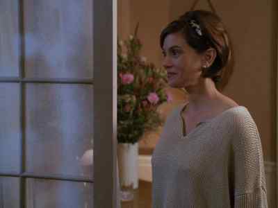 Sorry I'm late. Long day at the office. - Lois & Clark: The New Adventures of Superman